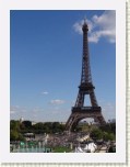 Paris-10 * La Tour Eiffel dversant des flots de rollers * 384 x 512 * (44KB)